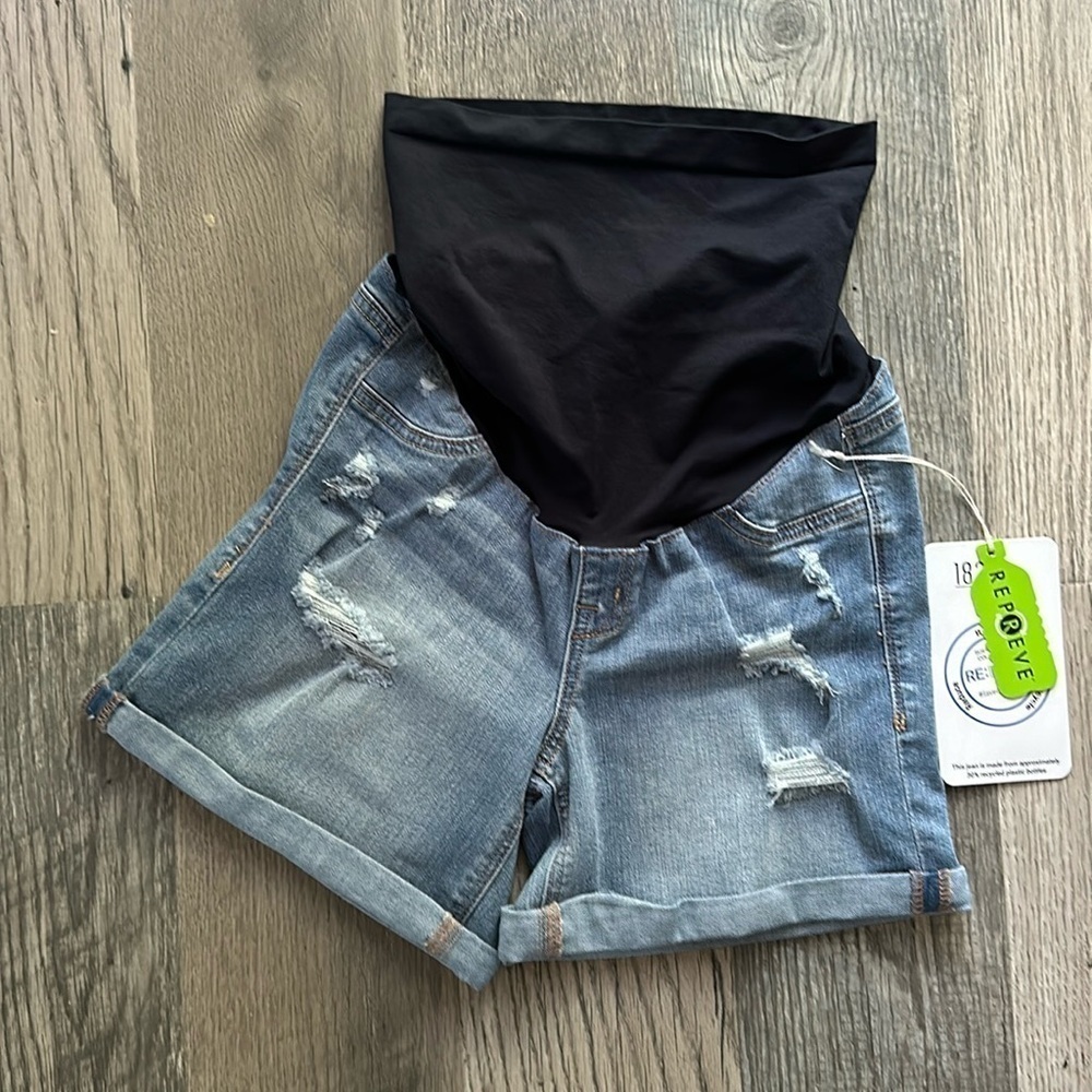 1822 Denim NWT maternity denim shorts size 4/27‎